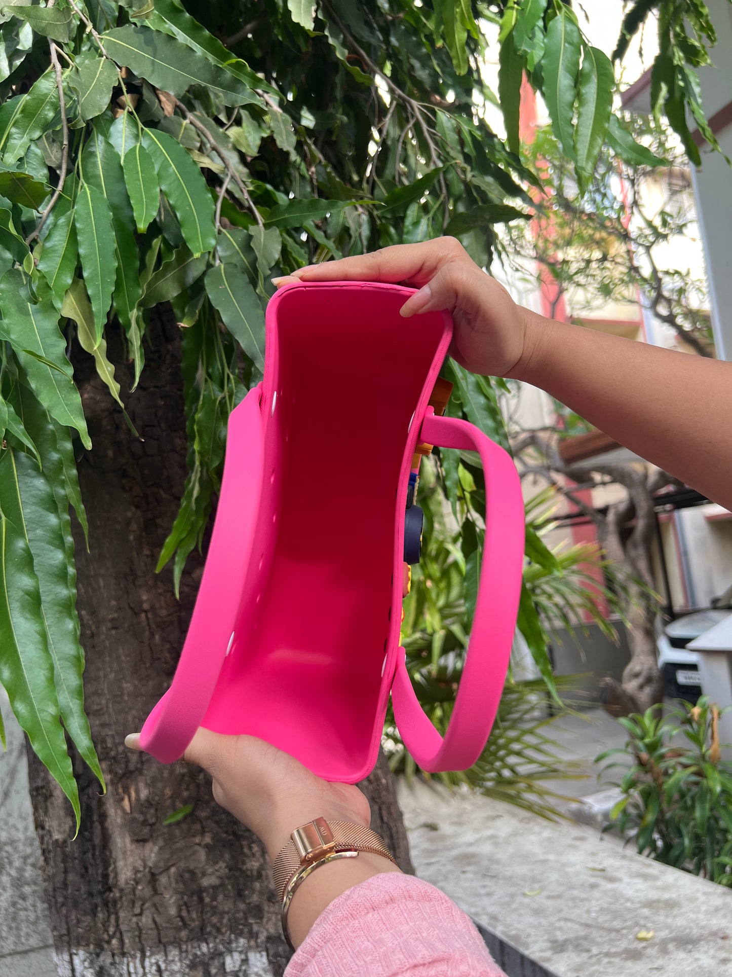 π Crocs Motif Basket Bags